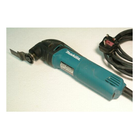 Makita TM3000C 240V 320W Oscillating MultiTool Multicutter + Bosch Blade image {1}
