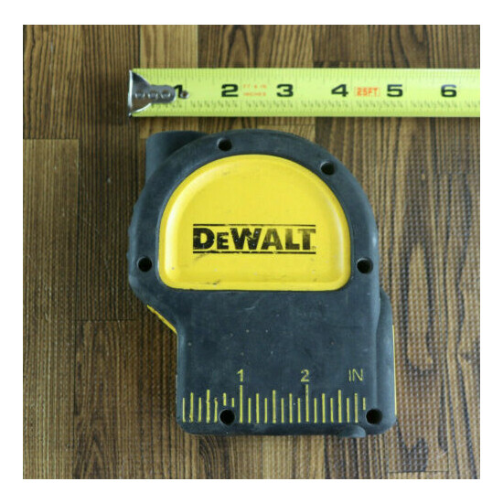 Dewalt DW082 Laser Plumb Bob image {1}