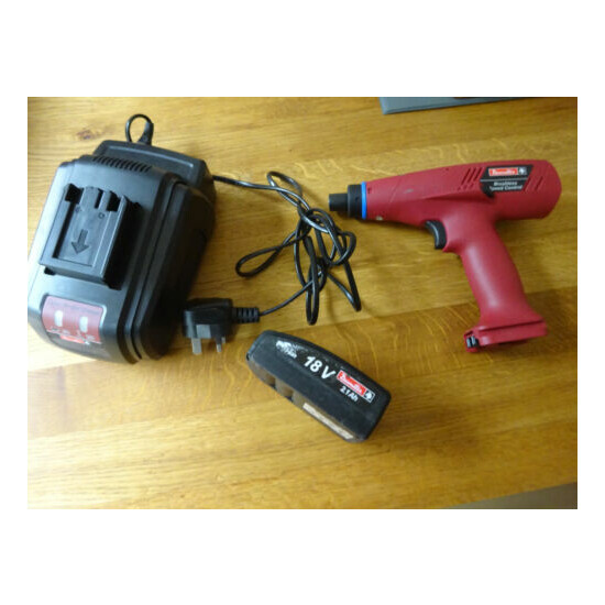 Desoutter ELS 8-400-P Cordless Pistol Grip style screwdriver, battery & charger image {1}