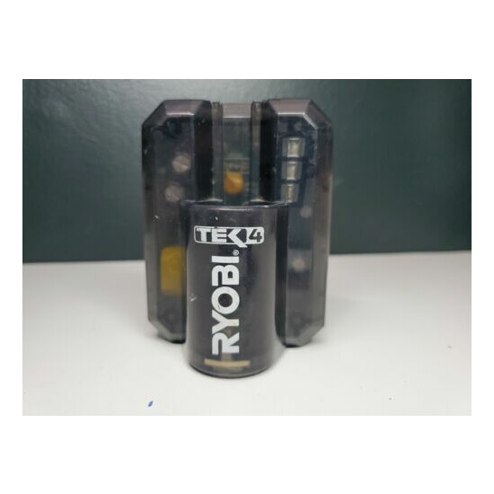 RYOBI AP4700 TEK4 4-Volt Standard Battery Wall Charger image {1}